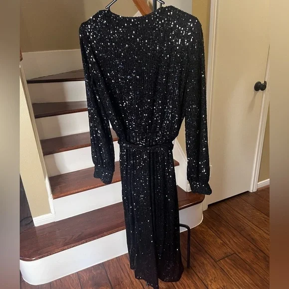 ▶️ Anne Klein ◀️ Black Sequin Surplice Midi Dress. Size 4